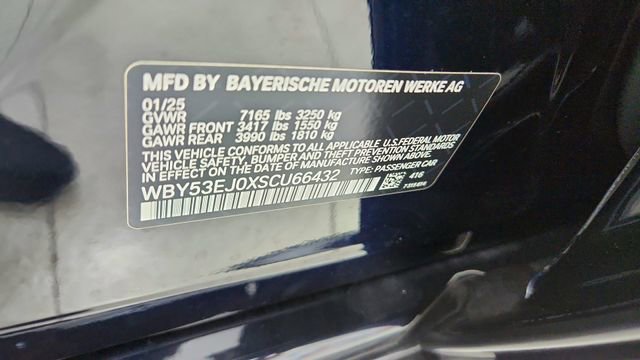 Used 2025 BMW i7 xDrive60 image 61