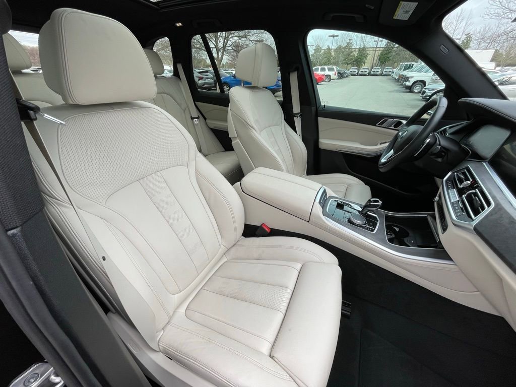 Used 2022 BMW X5 xDrive40i w/ Premium Package image 32