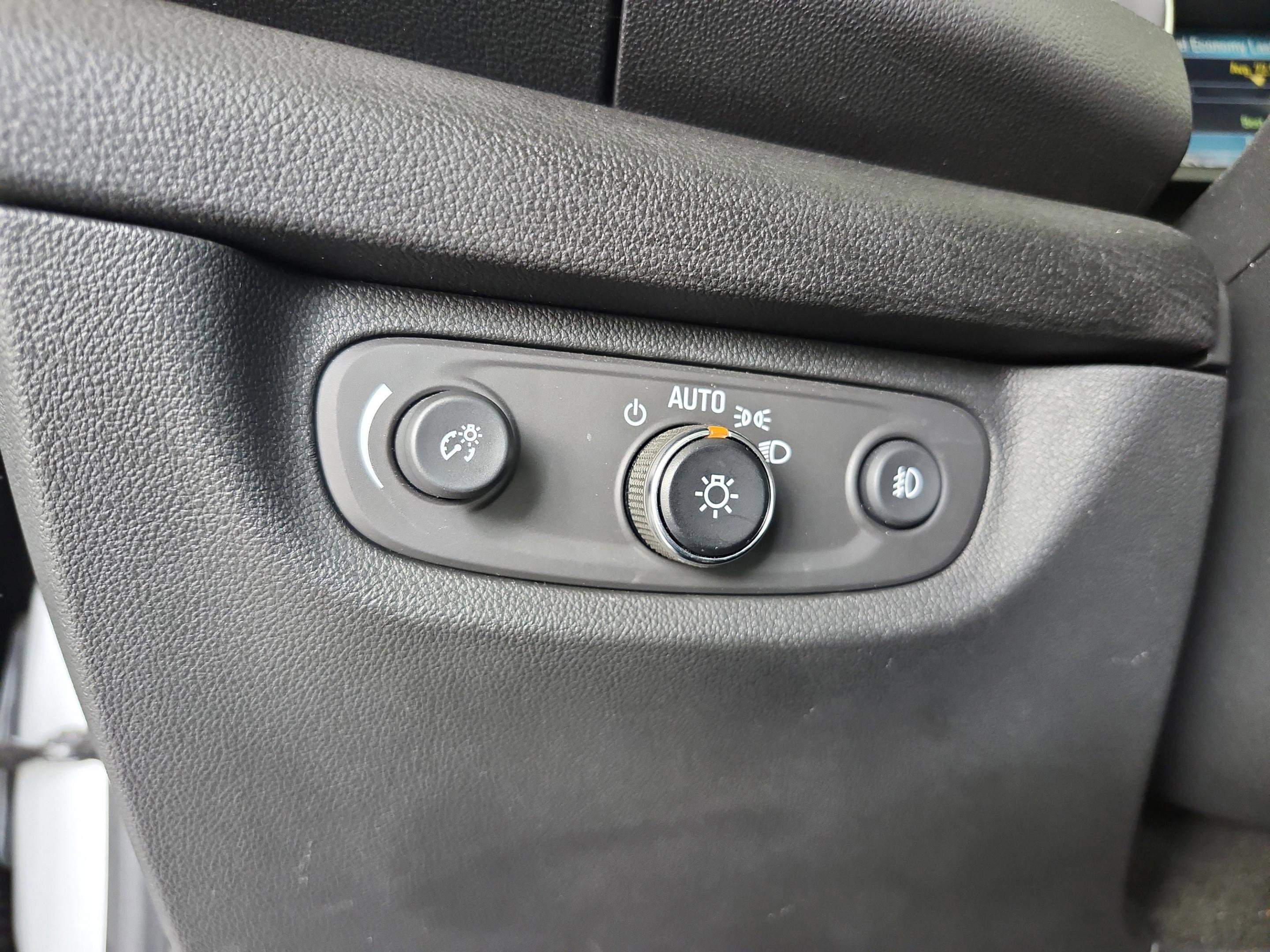 Used 2018 Buick Regal Preferred w/ Sights and Sounds Package AWD/4WD image 12