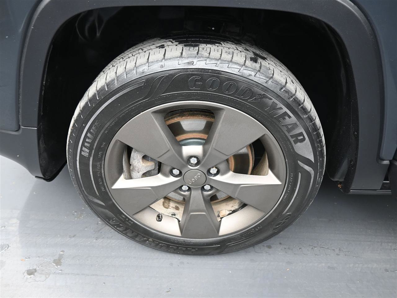 Used 2017 Jeep Cherokee 75th Anniversary image 18