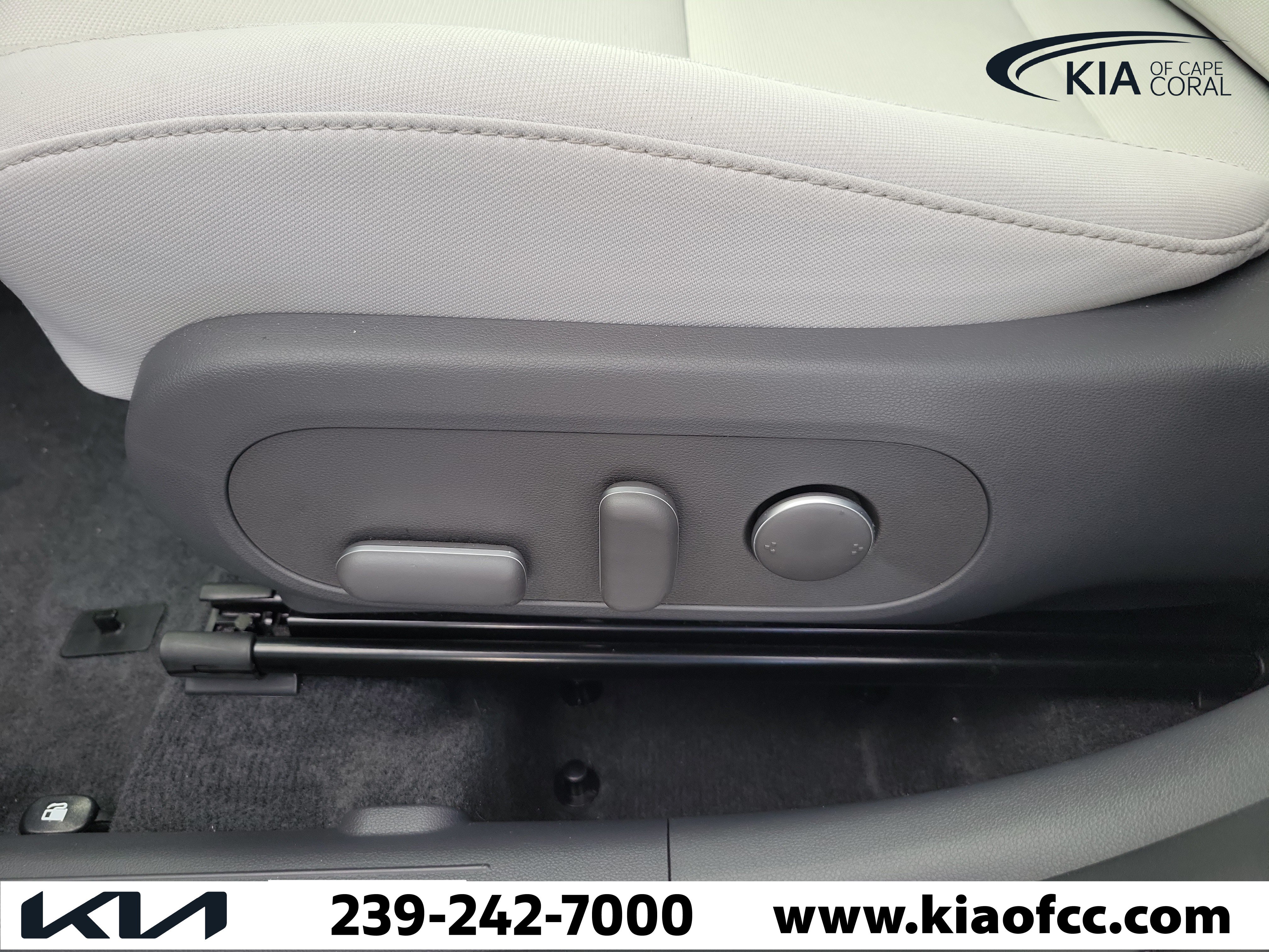 Used 2024 Hyundai Kona SEL FWD image 21