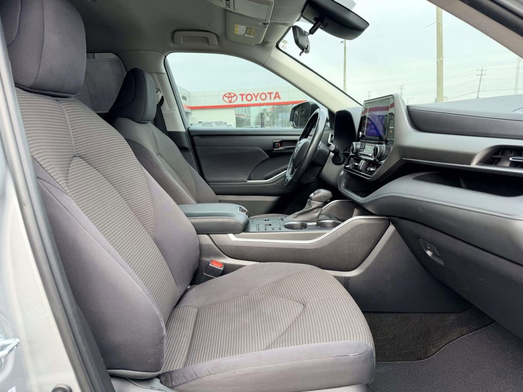 Certified 2023 Toyota Highlander LE image 13