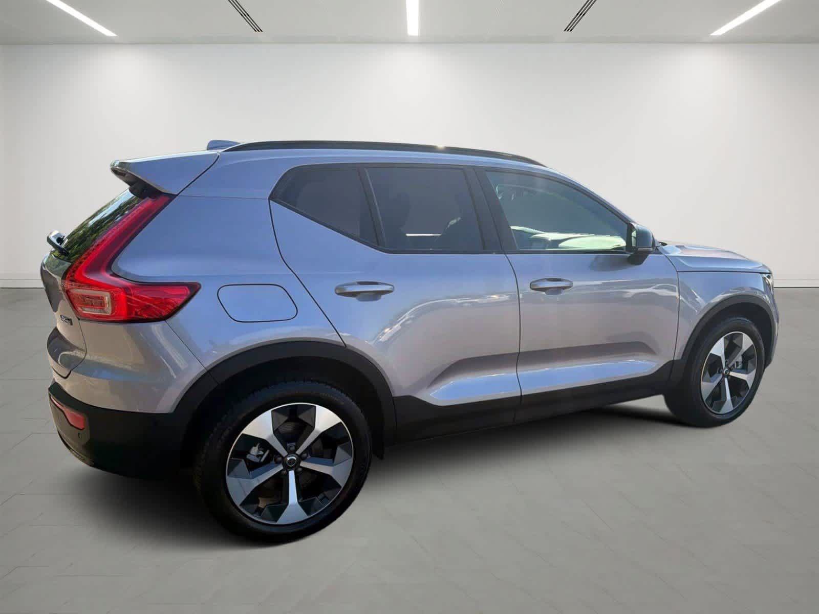 Used 2026 Volvo XC40 B5 Plus AWD/4WD image 4