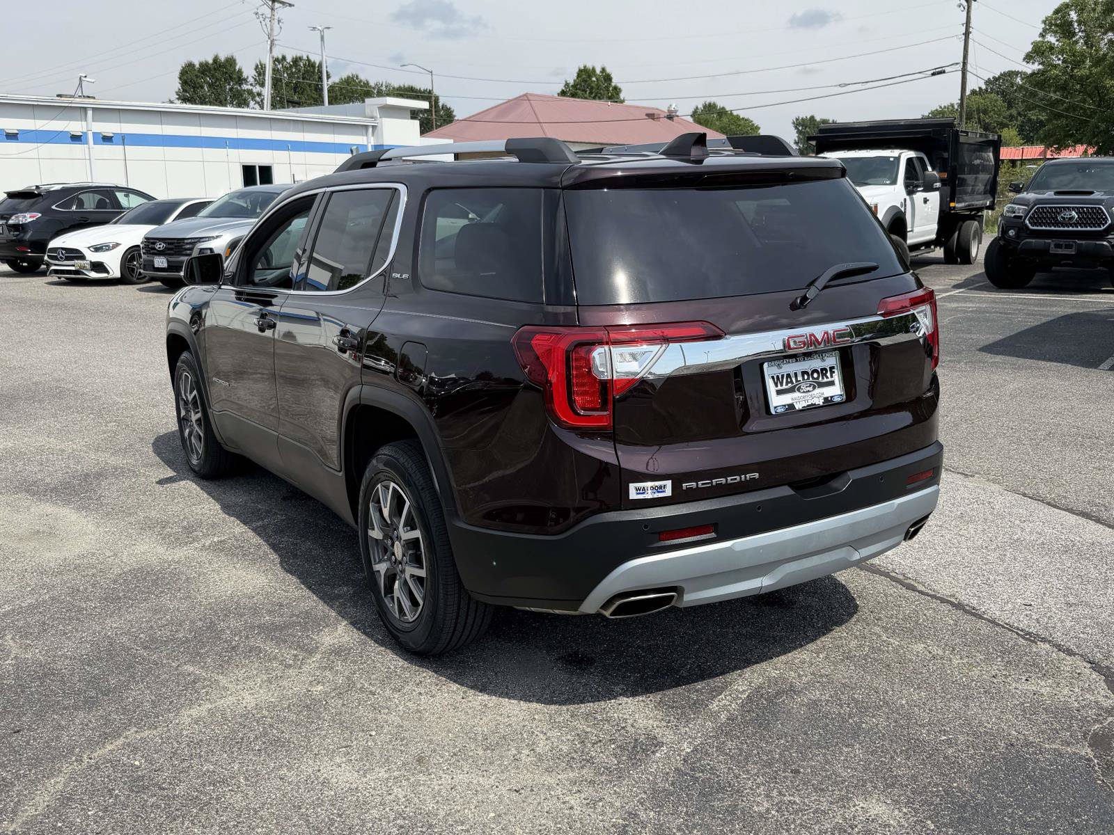 Used 2020 GMC Acadia SLE w/ Driver Convenience Package FWD image 4