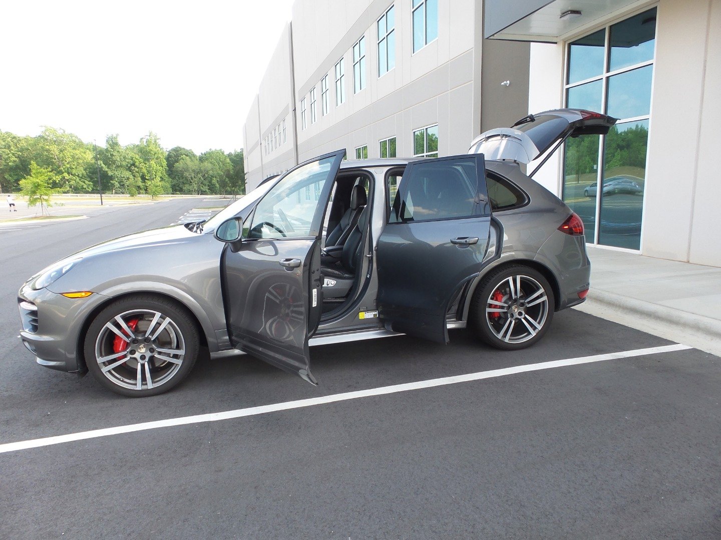 Used 2013 Porsche Cayenne GTS image 82