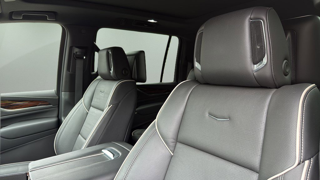 Certified 2023 Cadillac Escalade ESV Premium Luxury AWD/4WD image 12