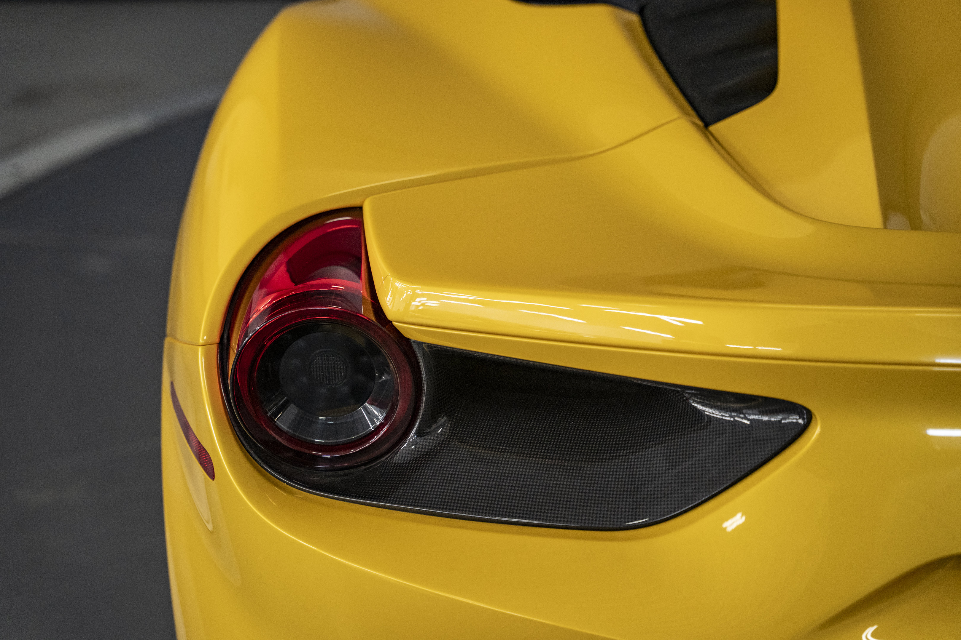 Used 2018 Ferrari 488 Spider RWD image 20