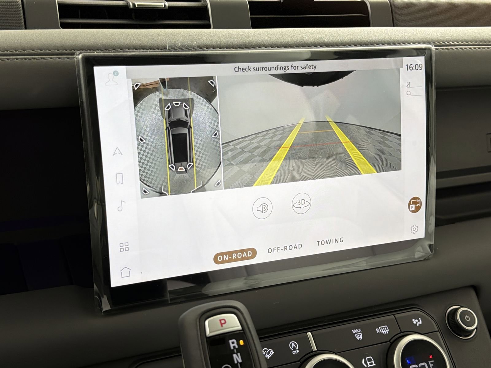 New 2025 Land Rover Defender 130 X-Dynamic SE image 17