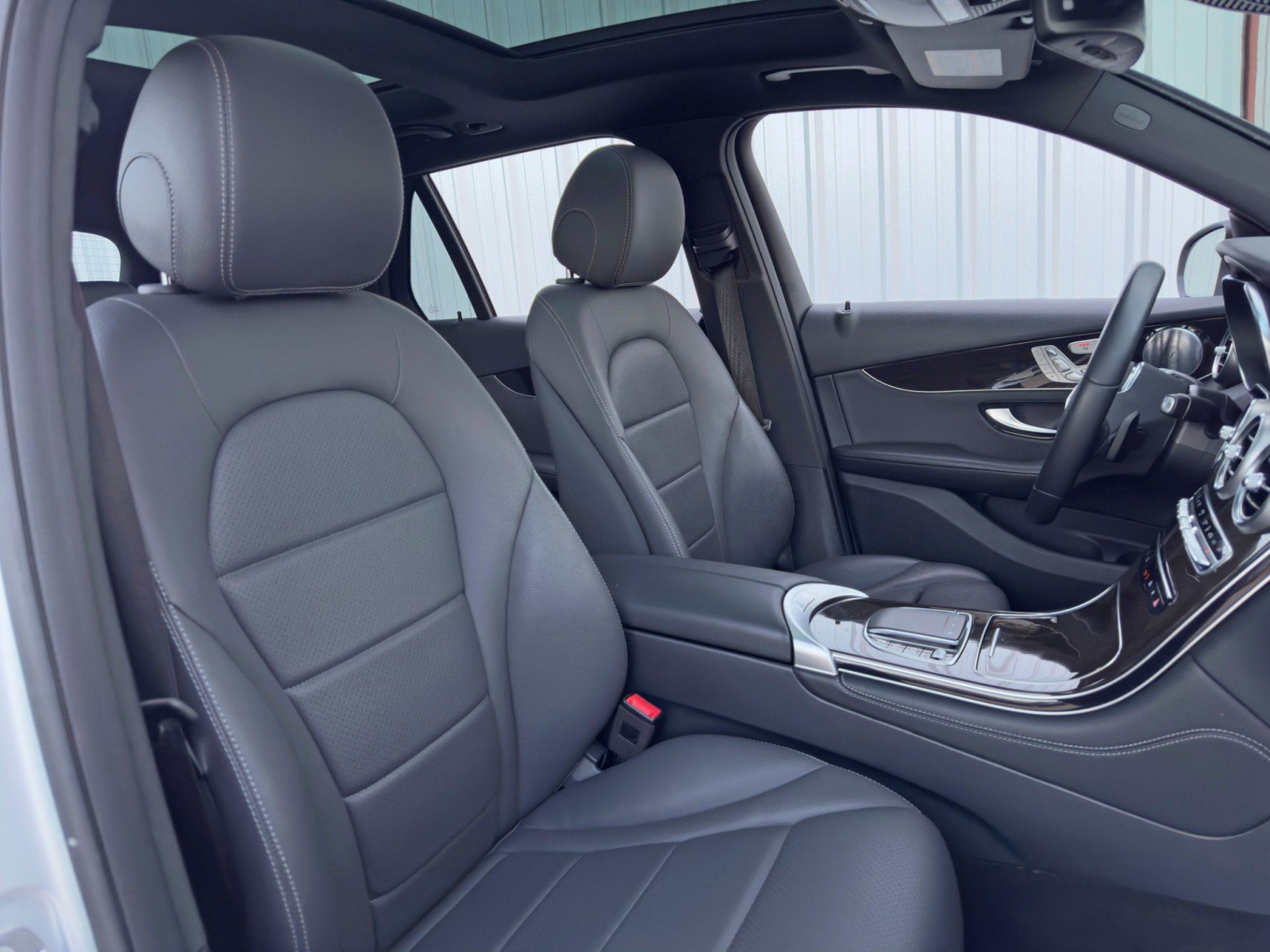 Used 2020 Mercedes-Benz GLC 350e 4MATIC image 38