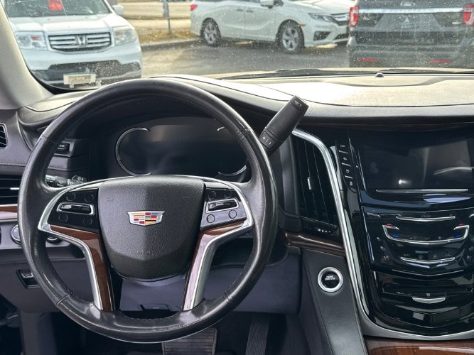 Used 2020 Cadillac Escalade Premium Luxury image 16