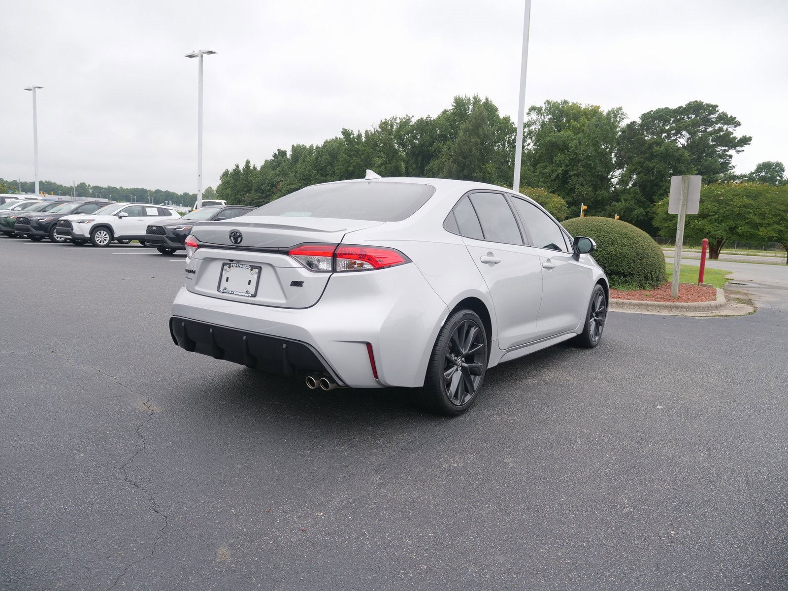 Used 2023 Toyota Corolla SE image 2