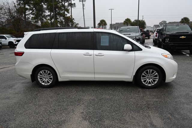 Used 2015 Toyota Sienna XLE image 4