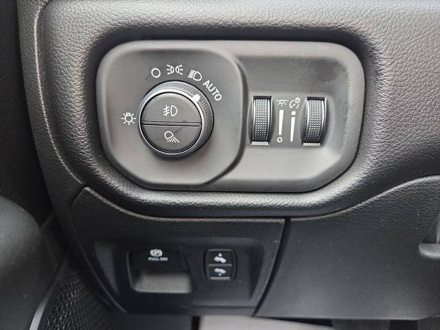 New 2026 RAM 1500 4x4 Crew Cab image 26