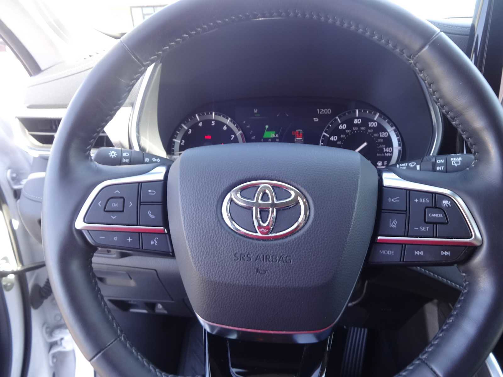 Used 2021 Toyota Highlander Platinum image 16
