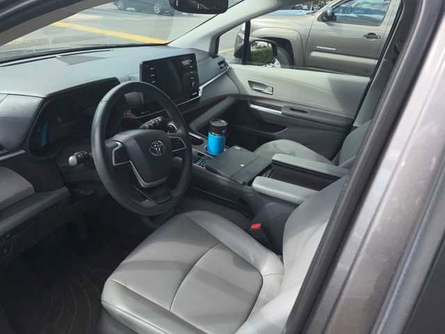 Used 2022 Toyota Sienna XLE