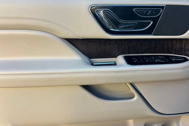 Used 2019 Lincoln Navigator Select w/ Technology Package RWD image 11