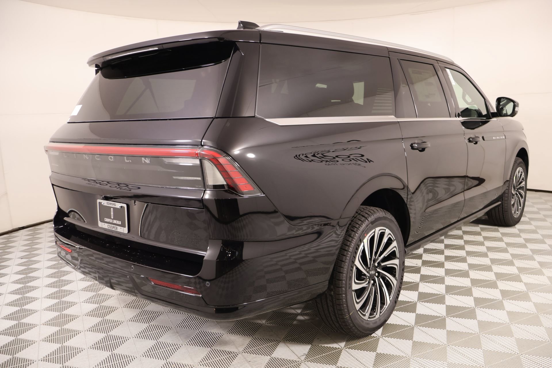 New 2026 Lincoln Navigator L Black Label AWD/4WD image 23