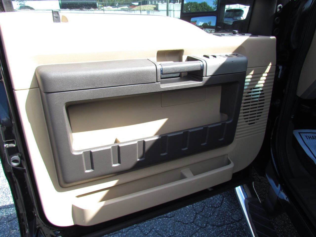 Used 2016 Ford F250 Lariat w/ Lariat Interior Package image 11