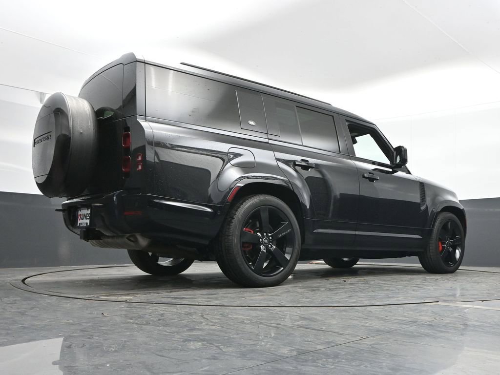 Used 2024 Land Rover Defender 130 X-Dynamic SE image 44
