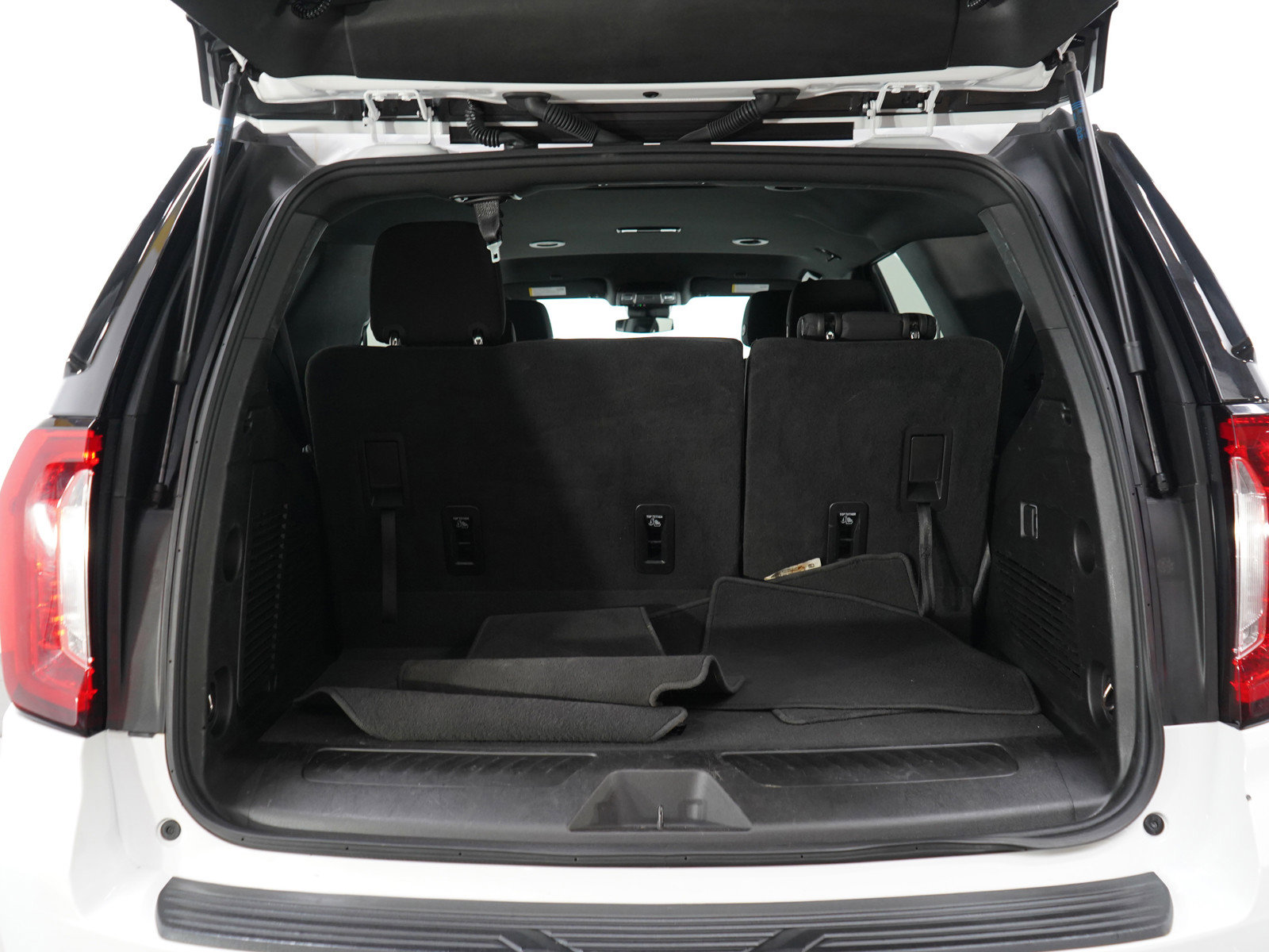 Used 2024 GMC Yukon SLE image 17