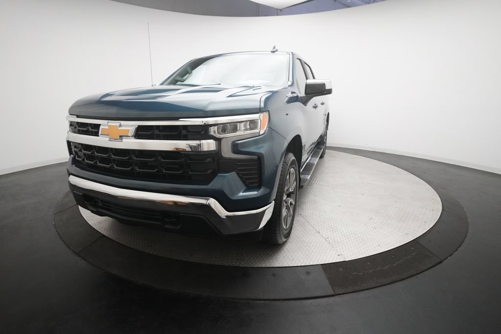 Used 2024 Chevrolet Silverado 1500 LT AWD/4WD image 3