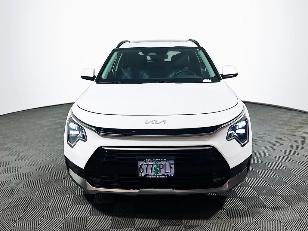 Used 2023 Kia Niro SX Touring FWD image 2