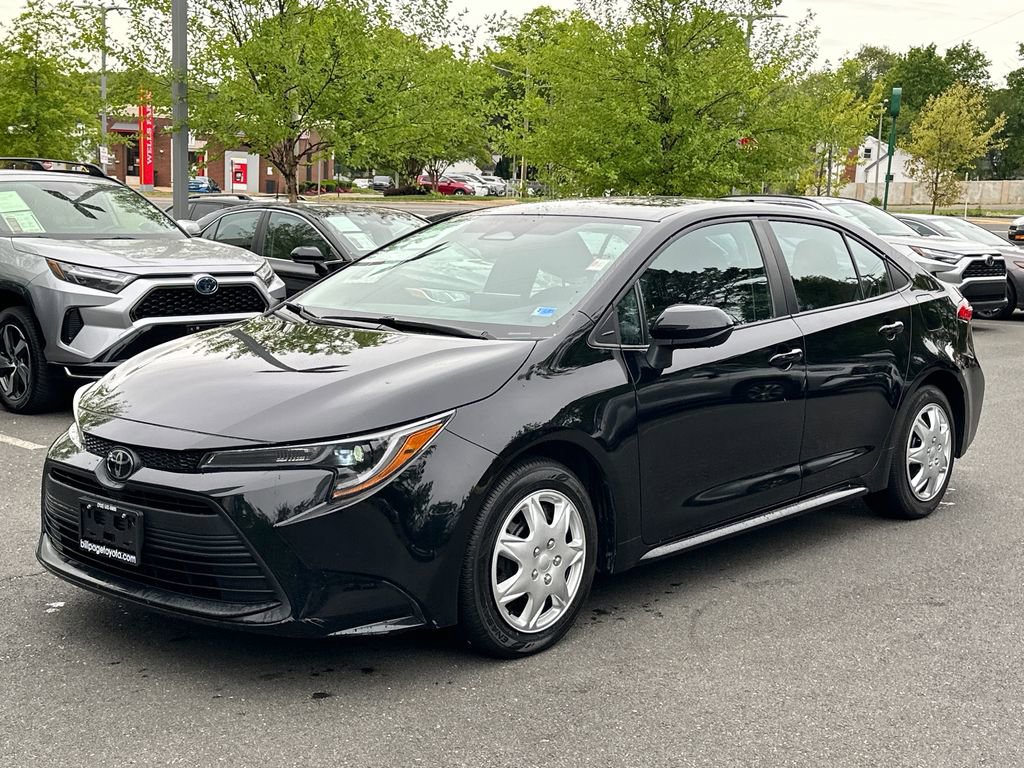 Used 2024 Toyota Corolla LE FWD image 2