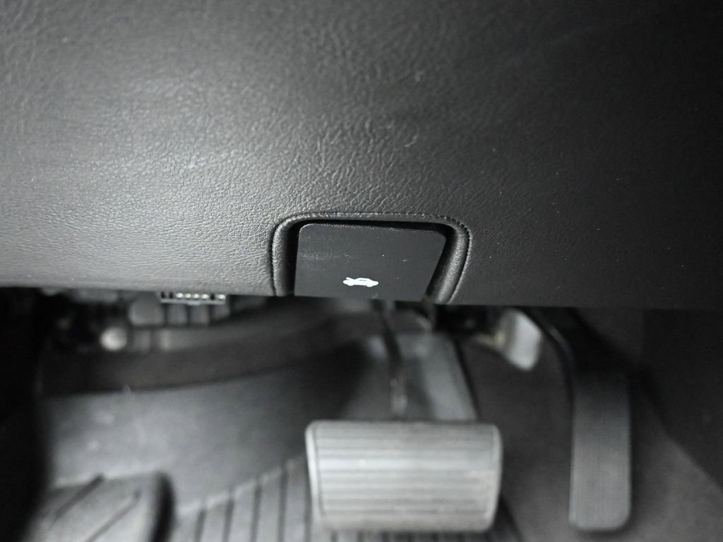 Used 2020 Cadillac Escalade Premium Luxury image 32