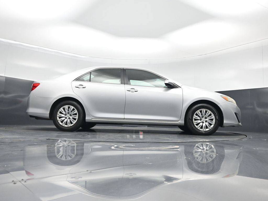 Used 2014 Toyota Camry LE FWD image 40