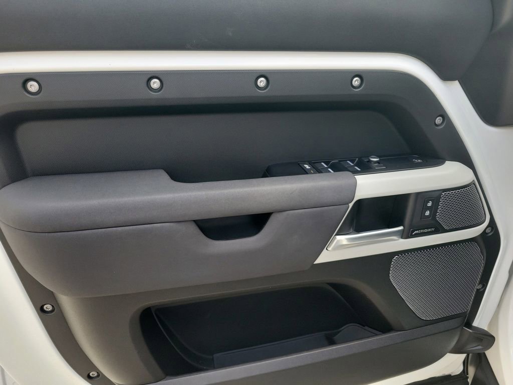 Used 2021 Land Rover Defender 110 image 23