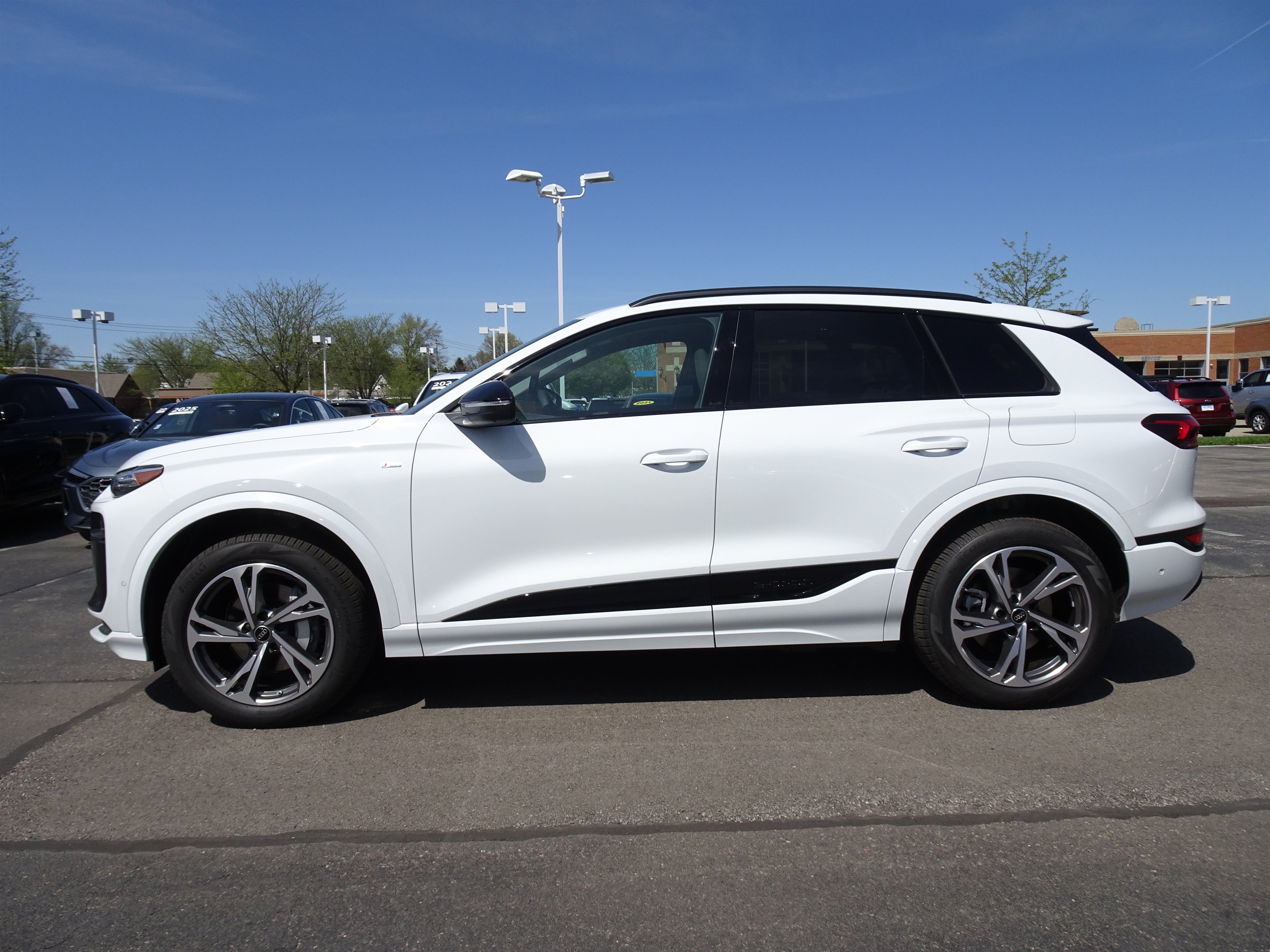 New 2027 Audi Q6 e-tron Premium Plus AWD/4WD image 2