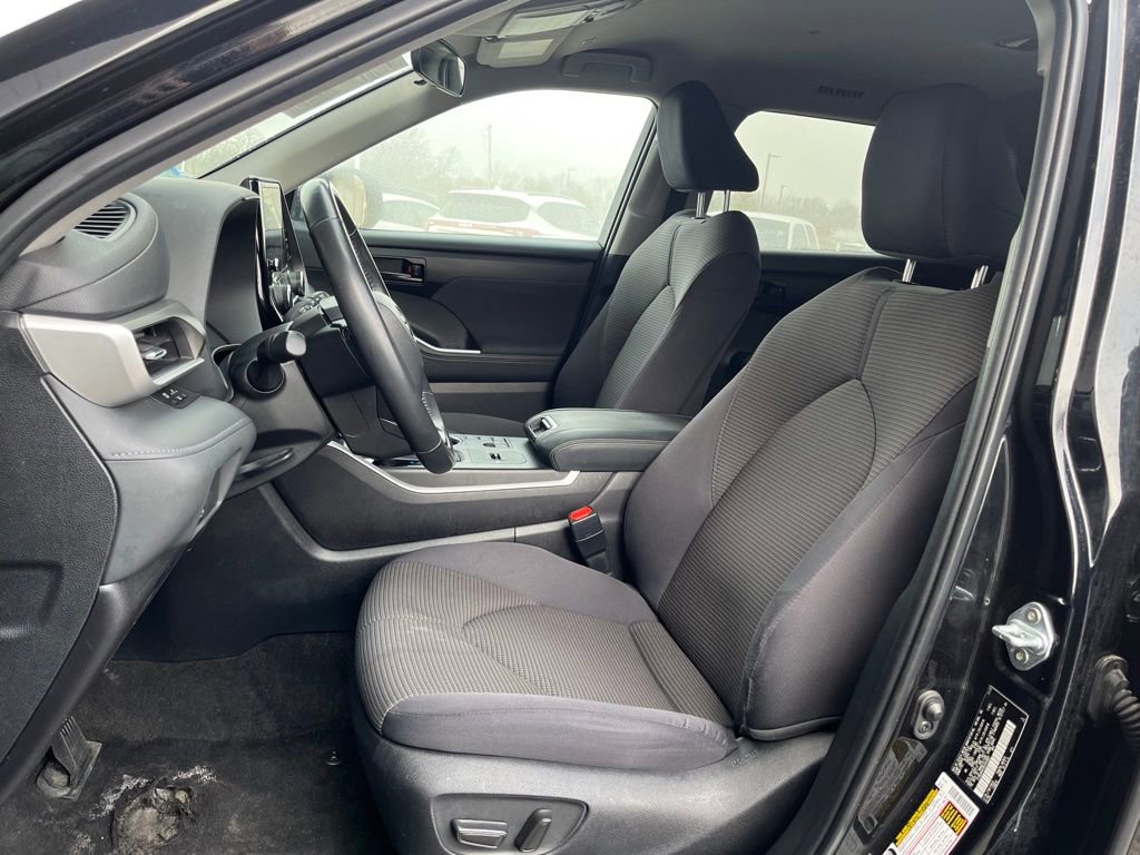 Used 2024 Toyota Highlander LE image 13