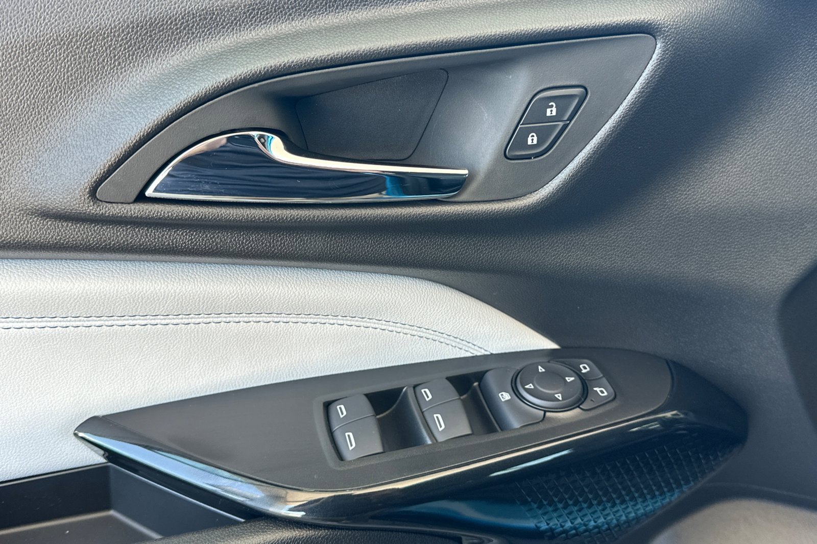 New 2025 Chevrolet Trax LT w/ Driver Confidence Package image 11