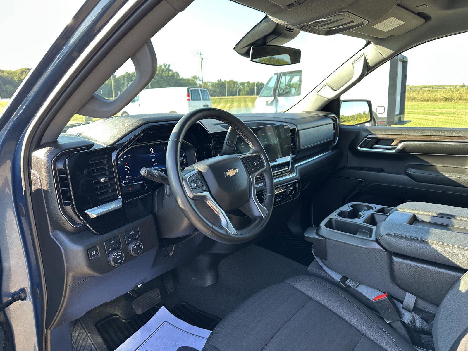 Used 2024 Chevrolet Silverado 1500 LT image 21