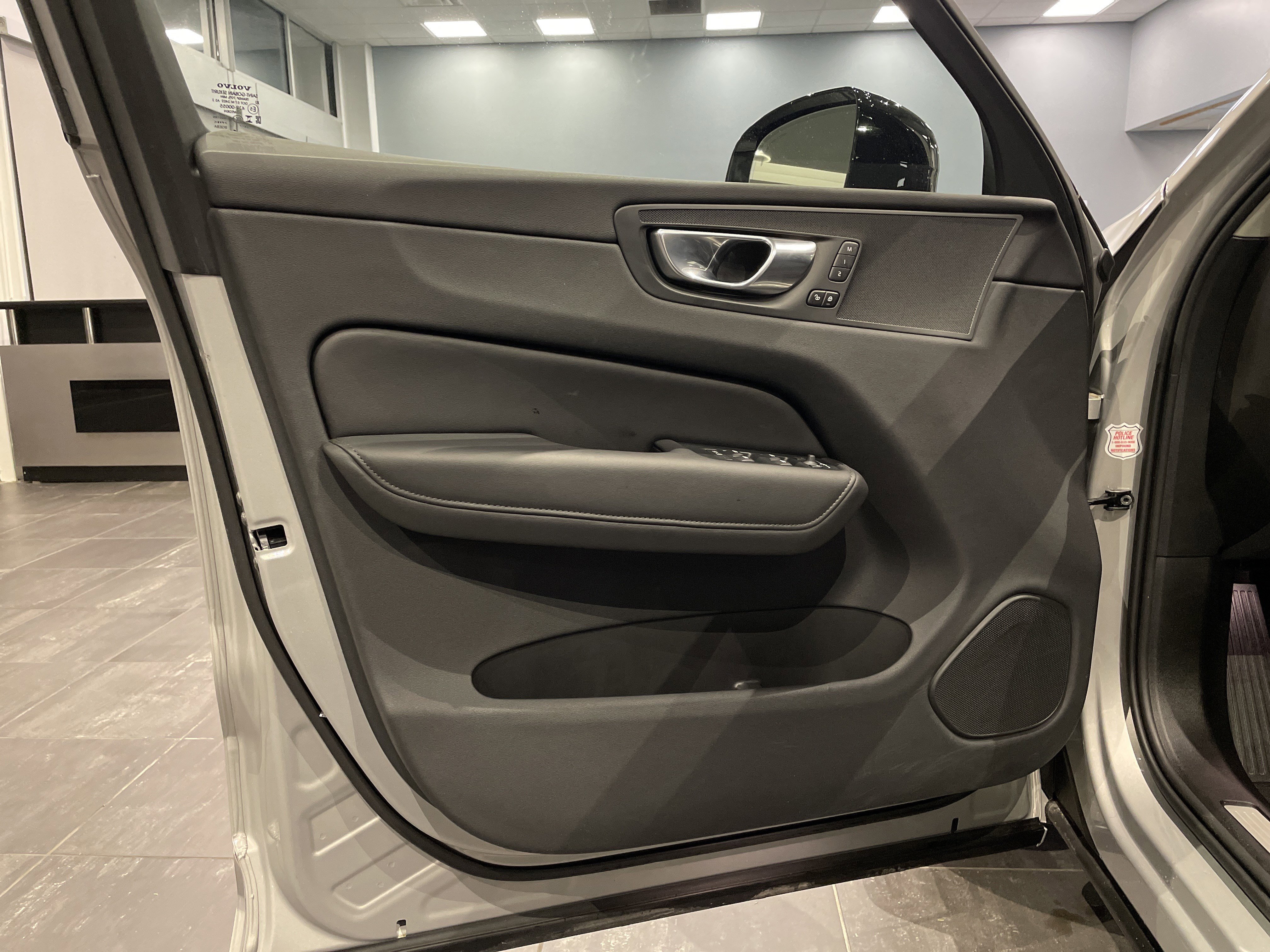 Used 2025 Volvo XC60 B5 Plus image 14