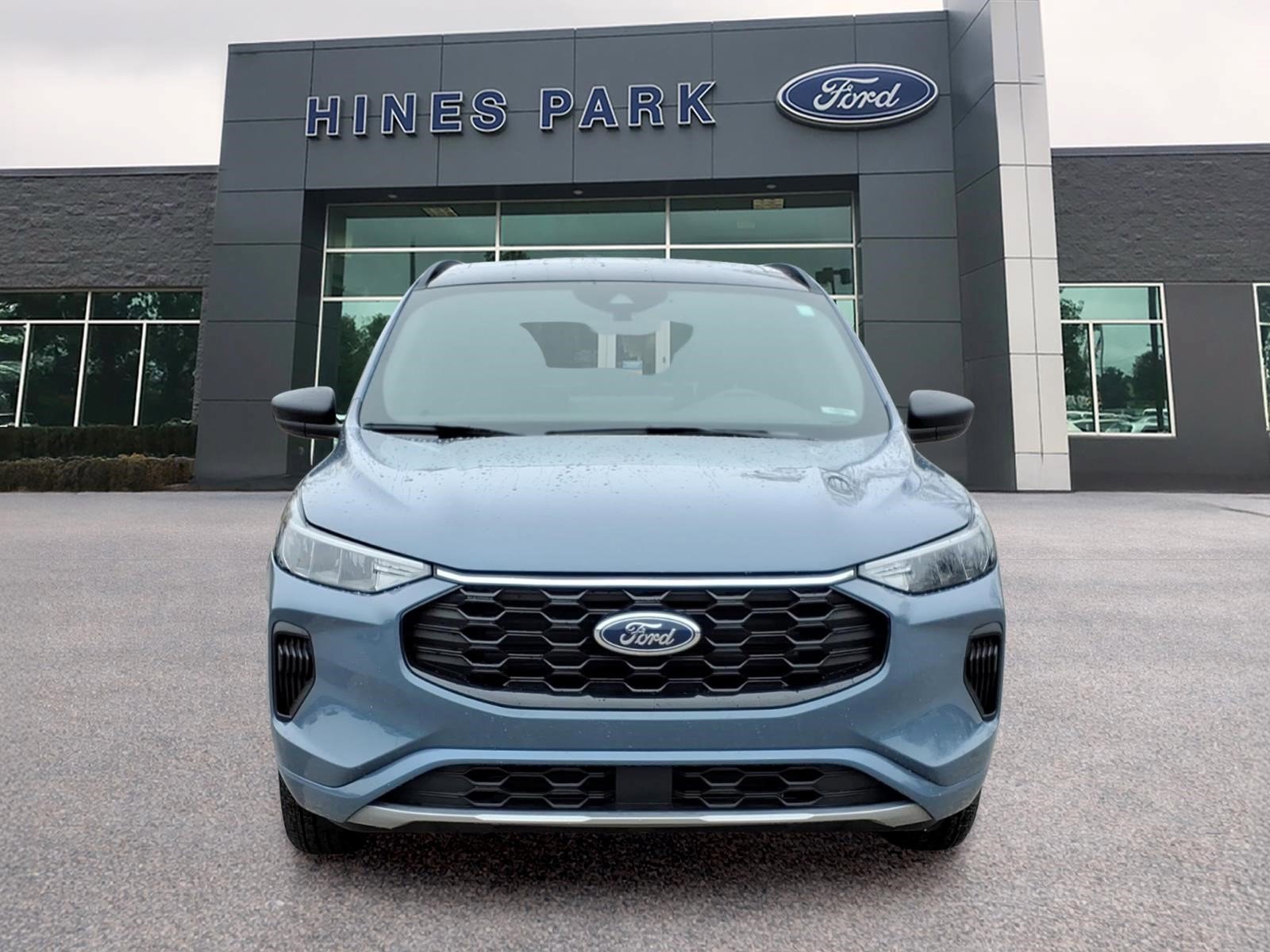 Used 2024 Ford Escape ST-Line w/ Tech Pack #1 AWD/4WD image 2