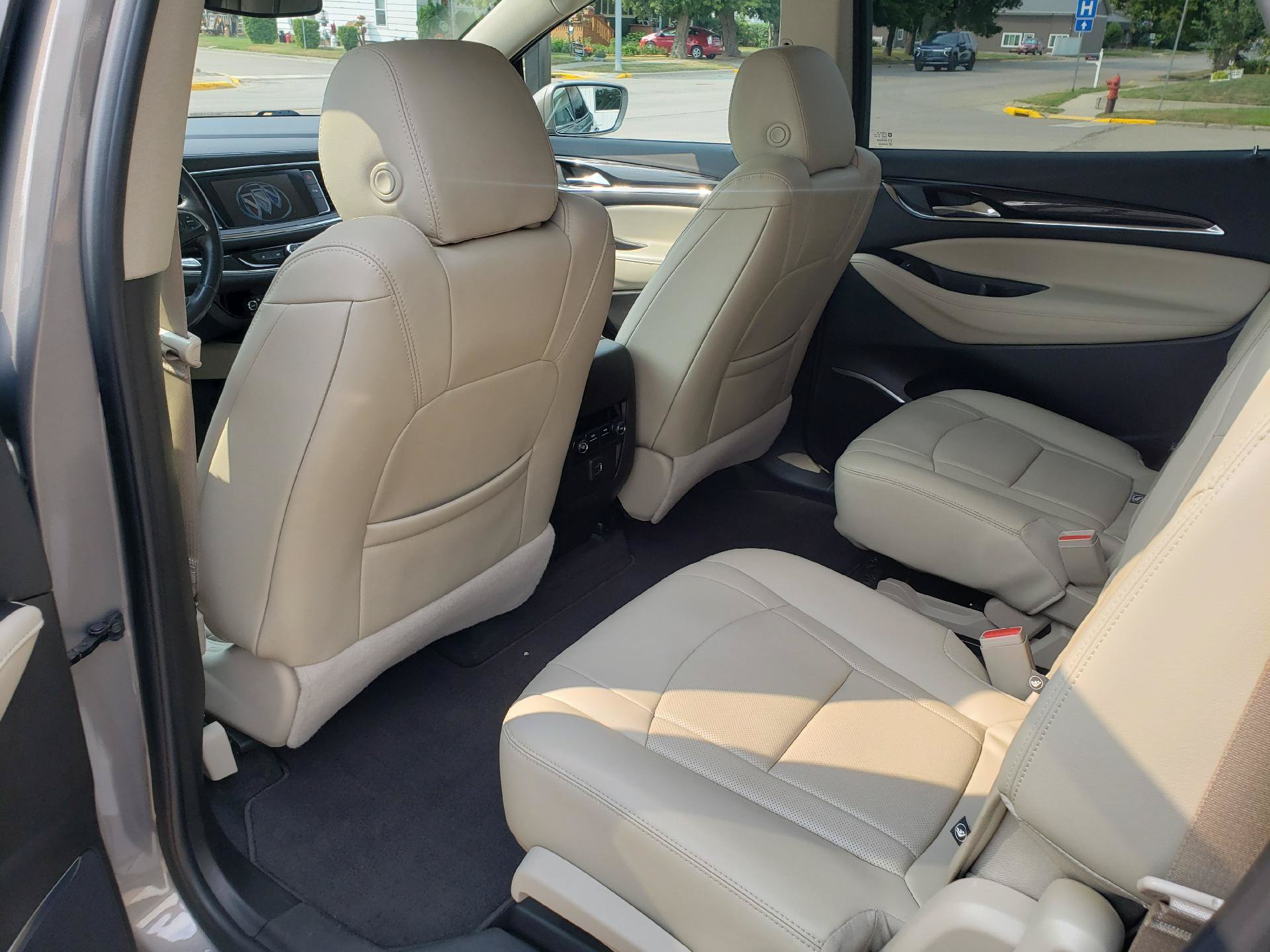 Used 2019 Buick Enclave Essence AWD/4WD image 11