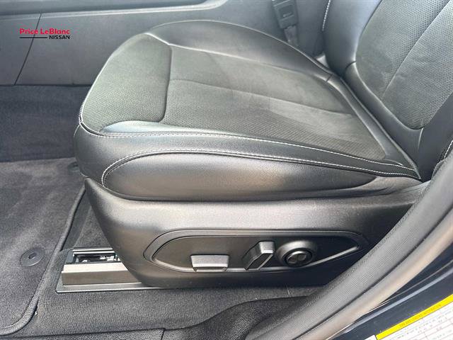Used 2025 Jeep Grand Cherokee Altitude AWD/4WD image 16