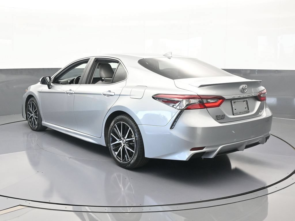 Used 2021 Toyota Camry SE w/ Cold Weather Package AWD/4WD image 4