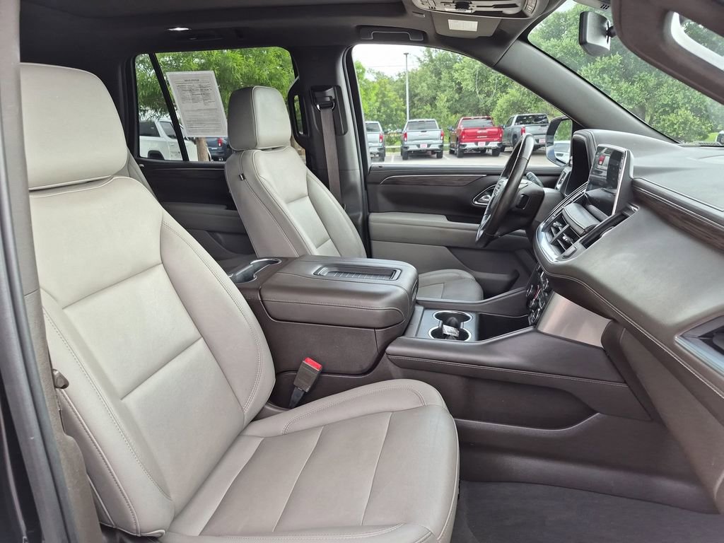 Used 2021 Chevrolet Tahoe Z71 w/ Luxury Package AWD/4WD image 42