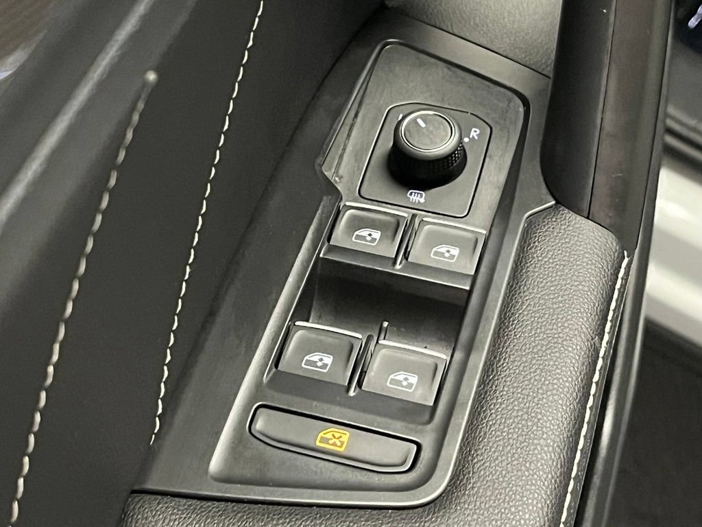 Certified 2023 Volkswagen Tiguan SE R-Line FWD image 18