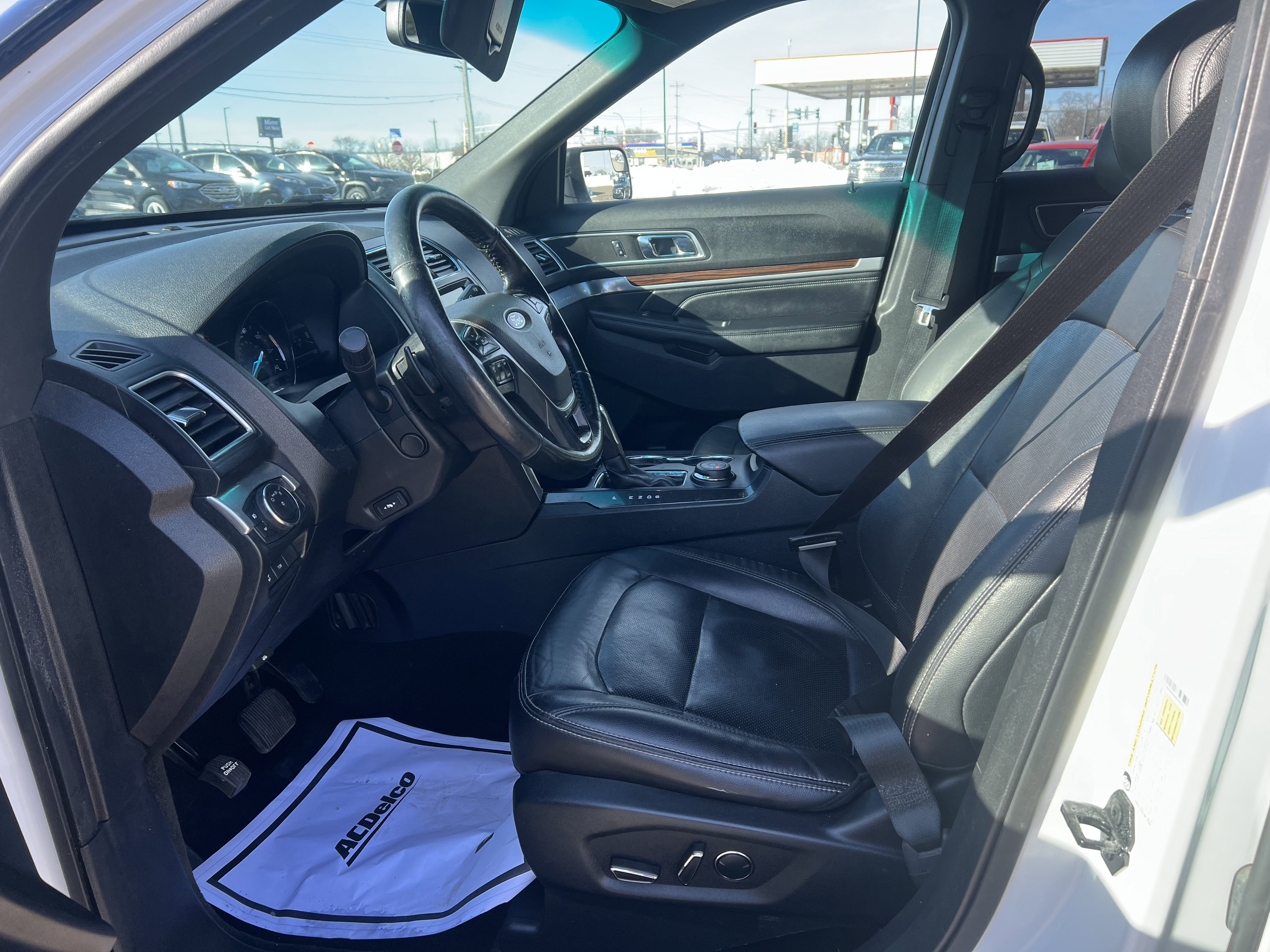 Used 2016 Ford Explorer Limited image 16