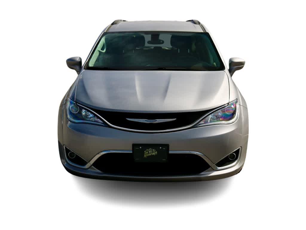 Used 2017 Chrysler Pacifica Touring-L image 2