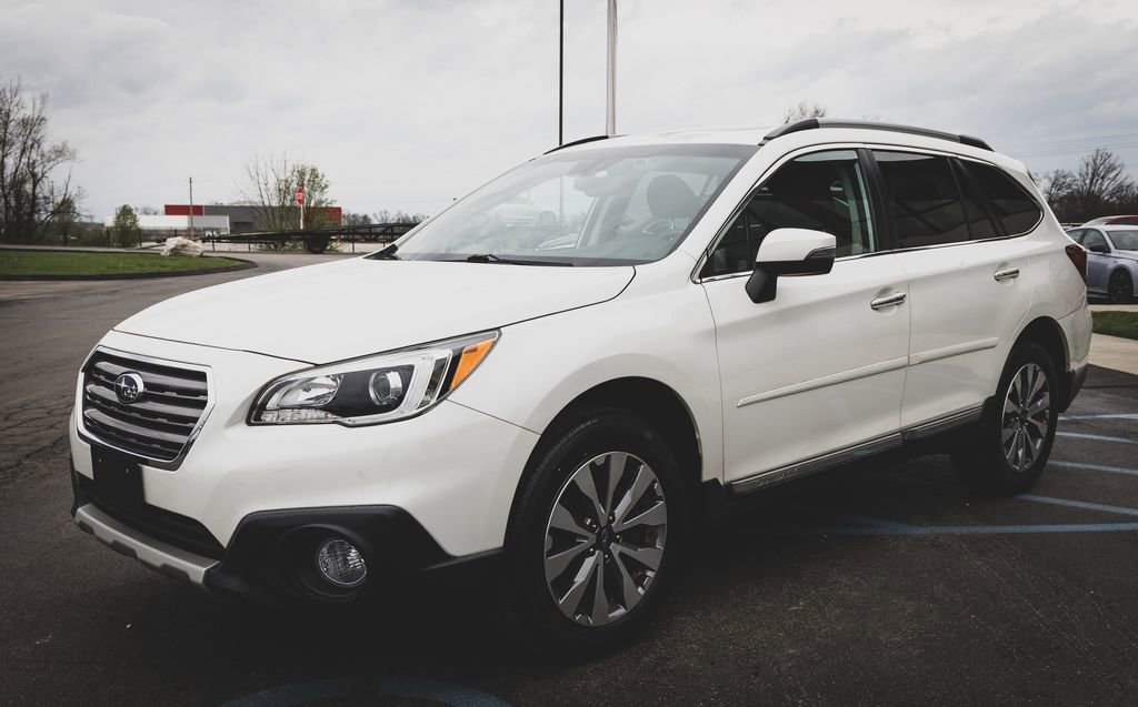 Used 2017 Subaru Outback 2.5i Touring AWD/4WD image 4