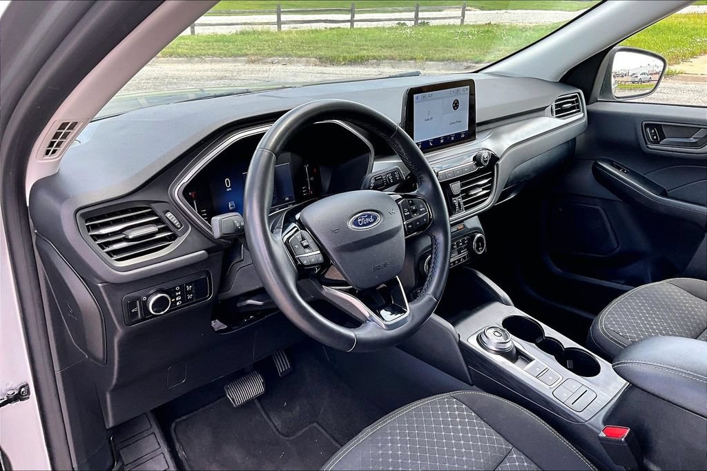 Used 2024 Ford Escape Active w/ Cold Weather Package FWD image 12