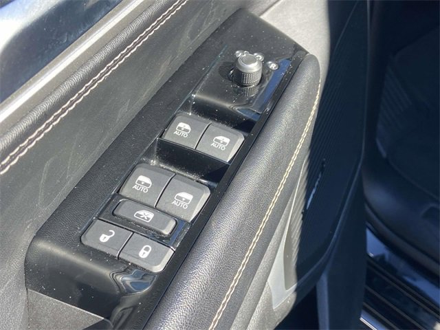 Used 2023 Jeep Wagoneer L Series II image 14