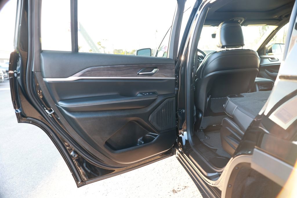 New 2025 Jeep Grand Cherokee L Limited image 31