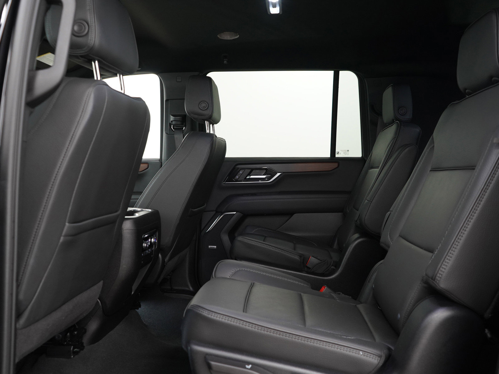 Used 2025 GMC Yukon XL Denali AWD/4WD image 20