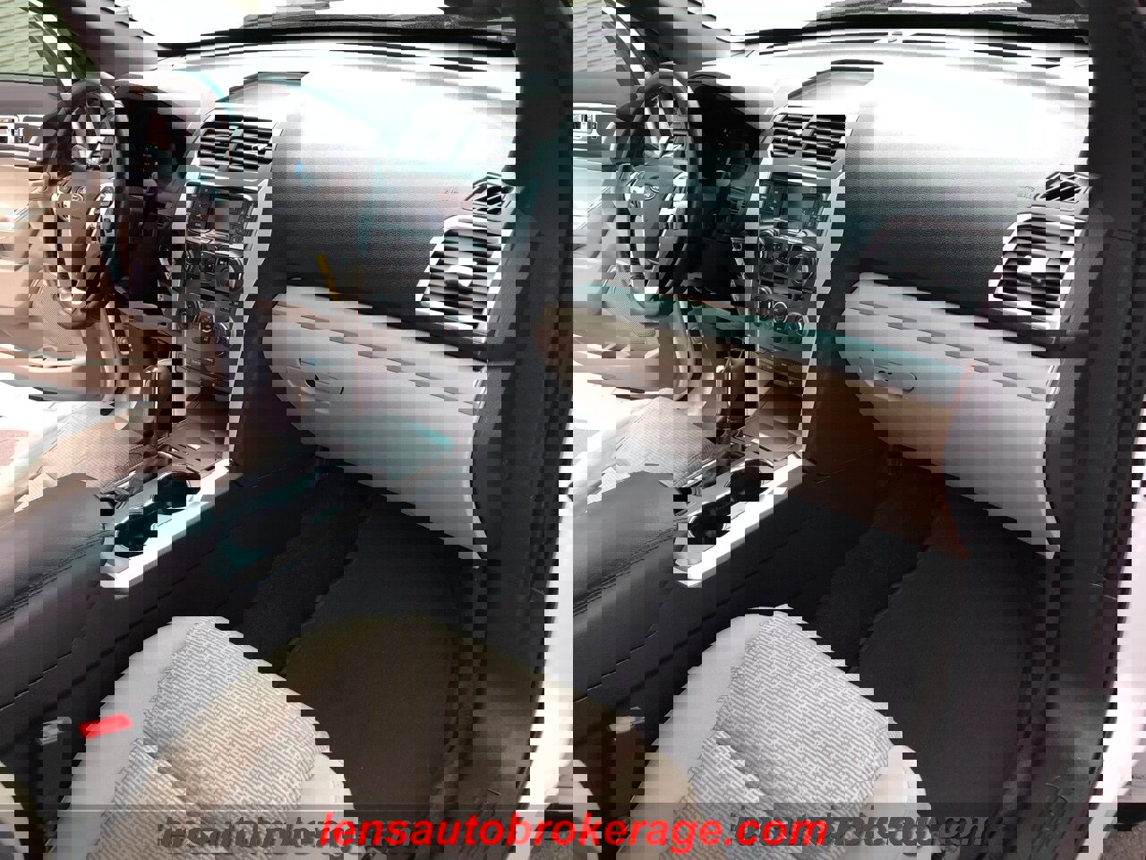 Used 2015 Ford Explorer XLT image 24