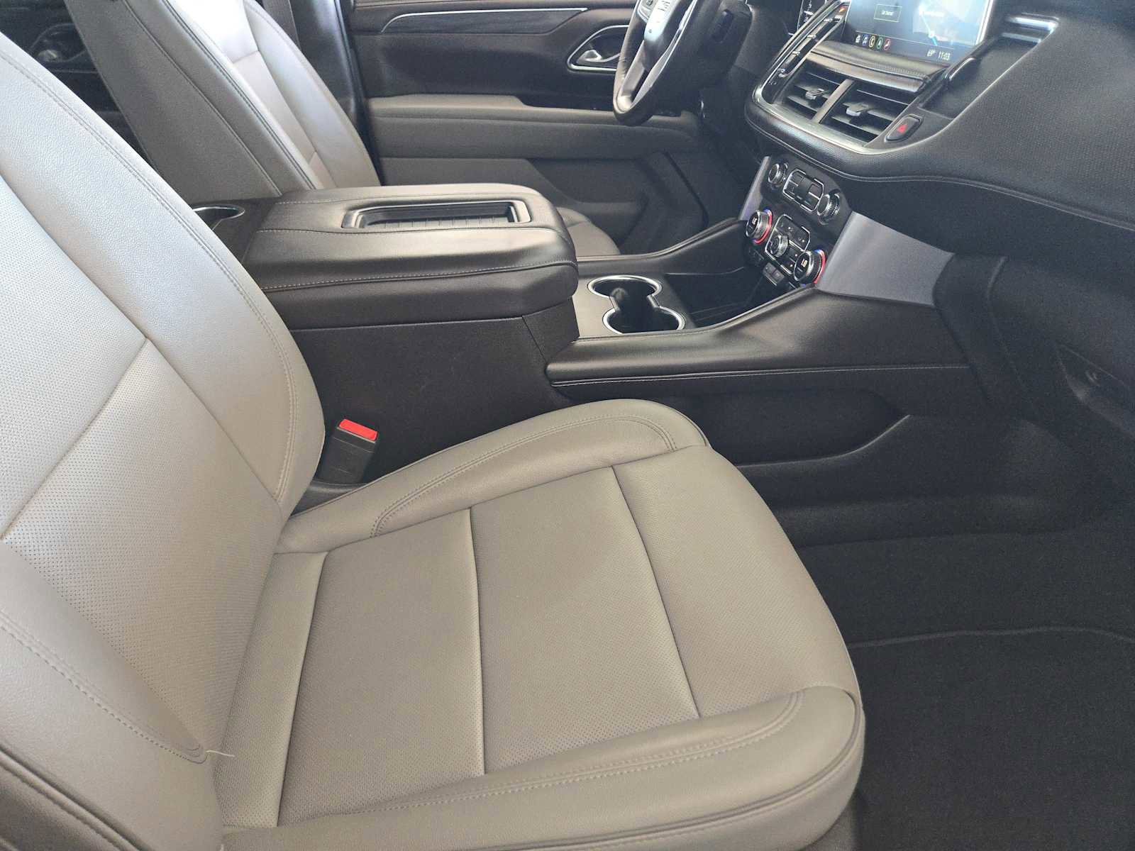 Used 2021 GMC Yukon SLT w/ Rear Media and Nav Package image 14